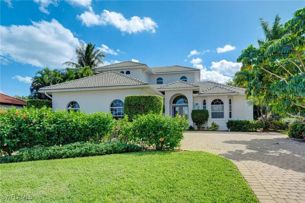 586 S Golf Drive Naples FL 34102