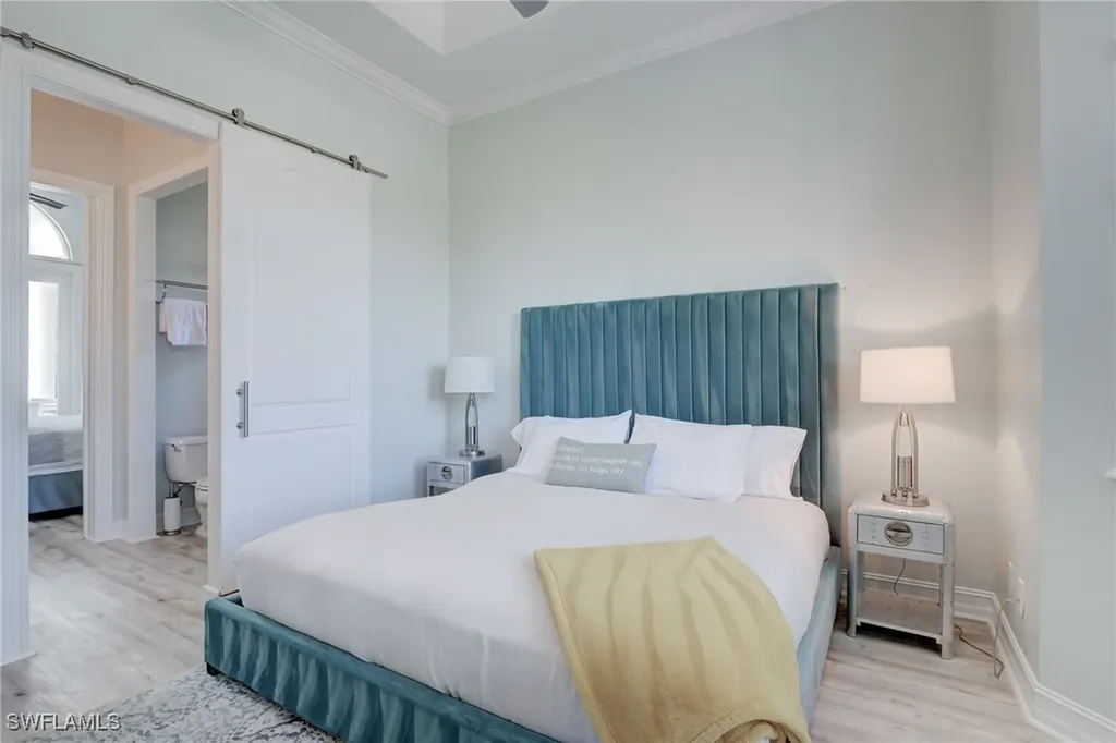 586 S Golf Drive Naples FL 34102
