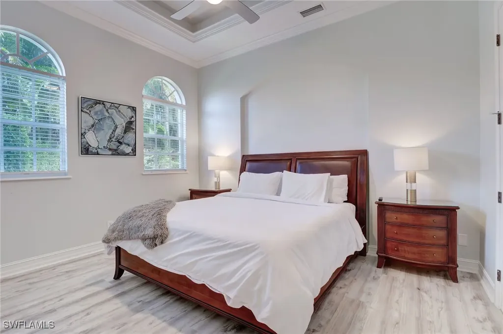 586 S Golf Drive Naples FL 34102
