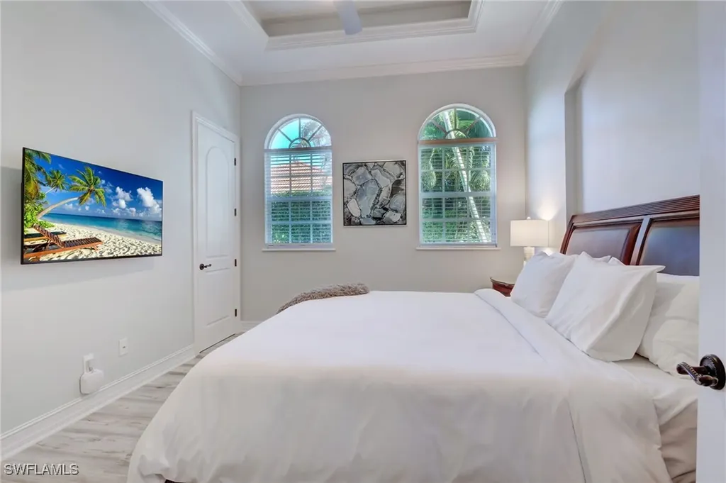 586 S Golf Drive Naples FL 34102