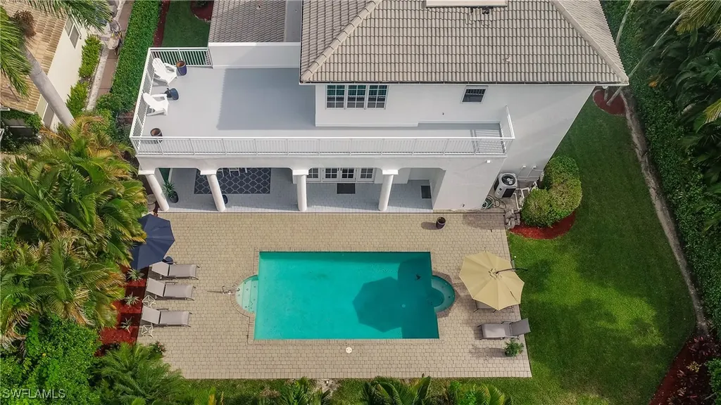 586 S Golf Drive Naples FL 34102