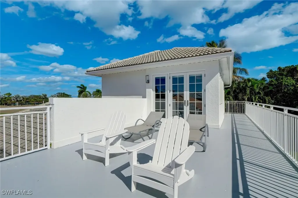 586 S Golf Drive Naples FL 34102