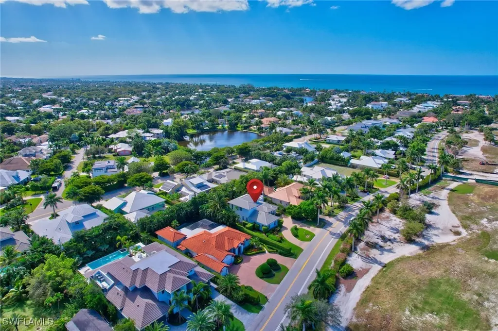 586 S Golf Drive Naples FL 34102