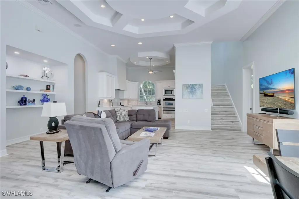 586 S Golf Drive Naples FL 34102