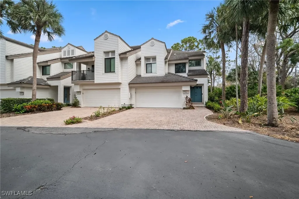 Bonita Springs FL, 27002 Oakwood Lake Drive