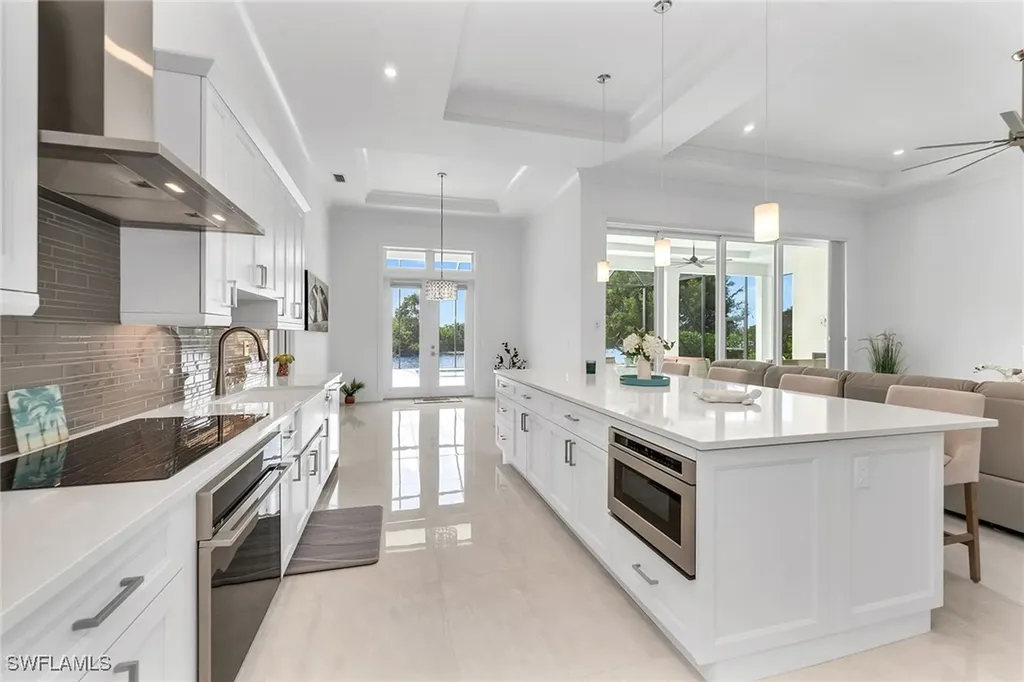 18601 Candletree Court Naples FL 34114