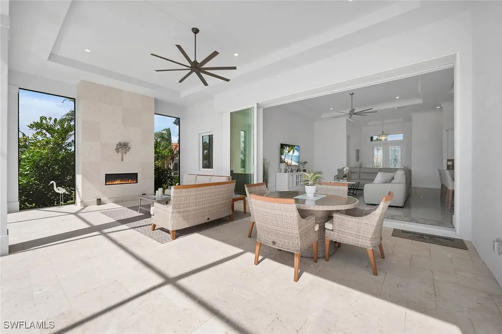 18601 Candletree Court Naples FL 34114