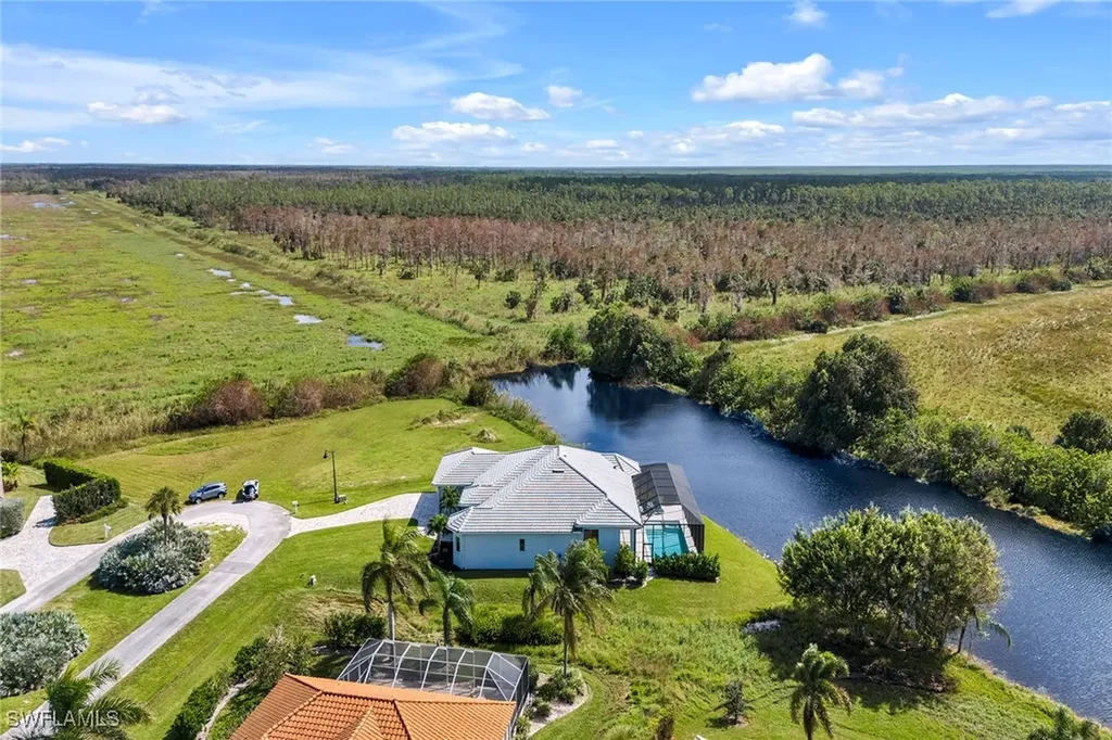18601 Candletree Court Naples FL 34114