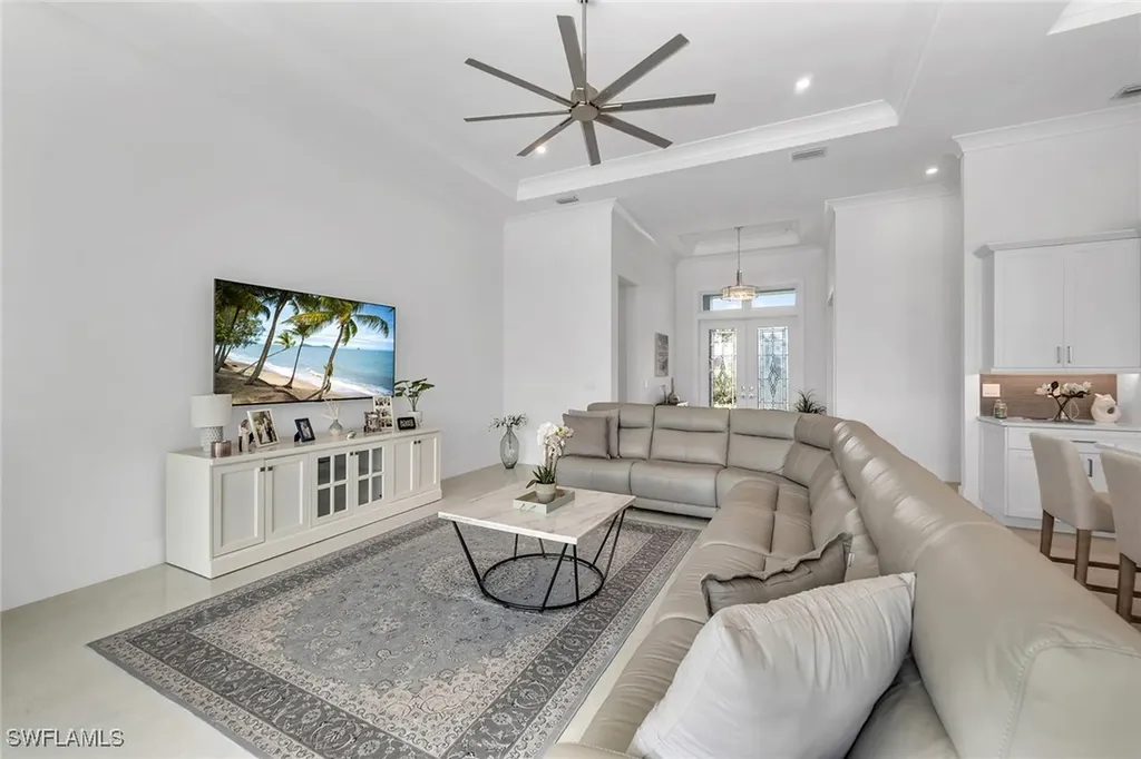 18601 Candletree Court Naples FL 34114