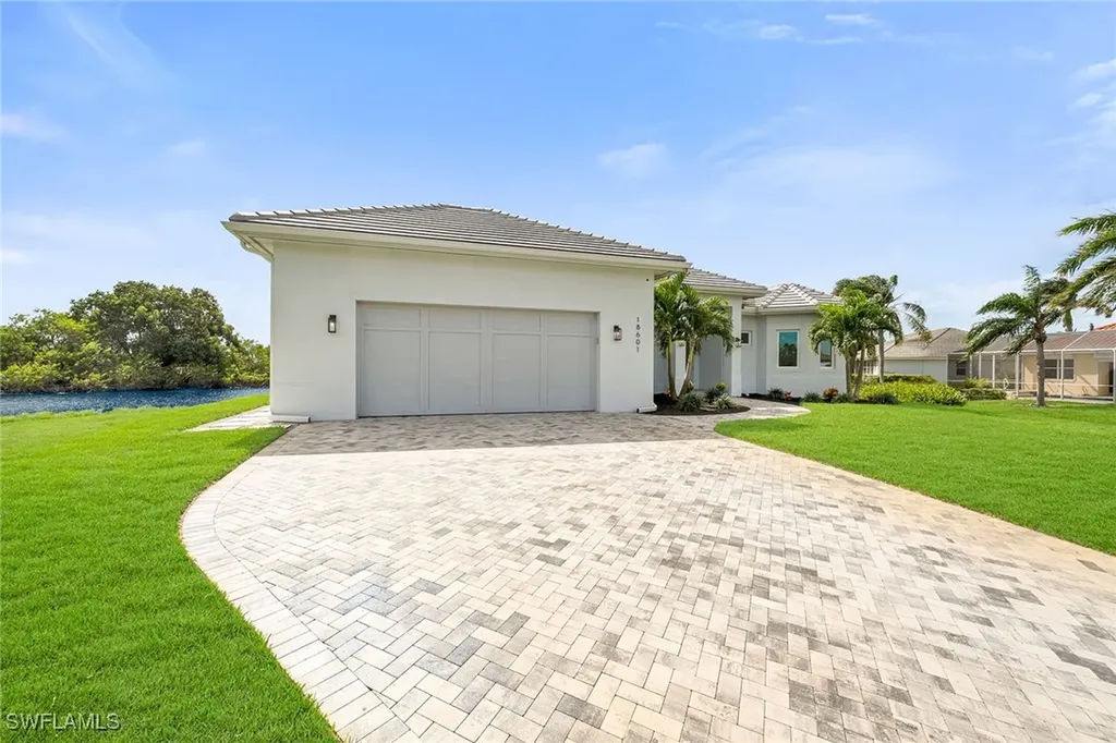 18601 Candletree Court Naples FL 34114