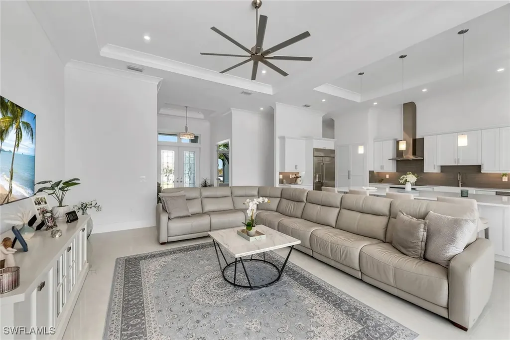 18601 Candletree Court Naples FL 34114