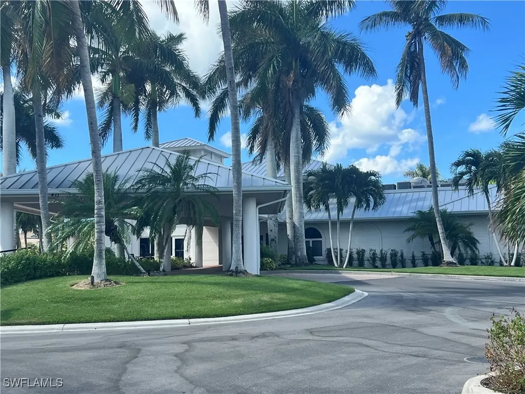243D Wiggins Bay Drive Naples FL 34110