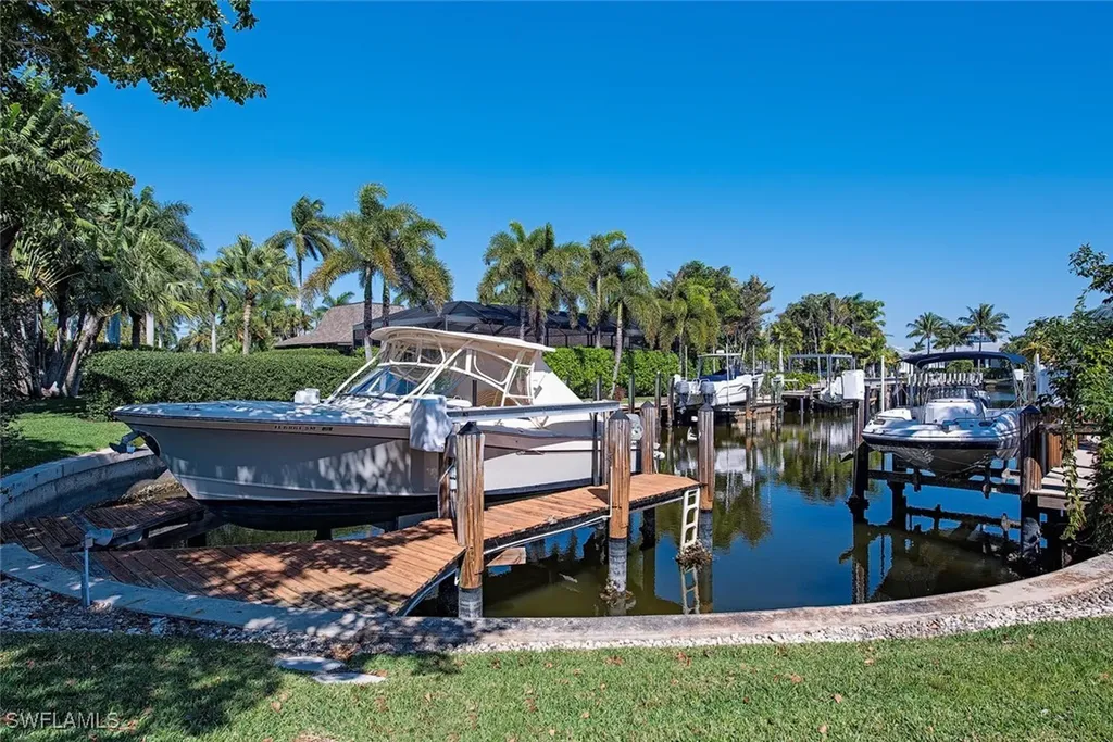 2100 Shad Court Naples FL 34102