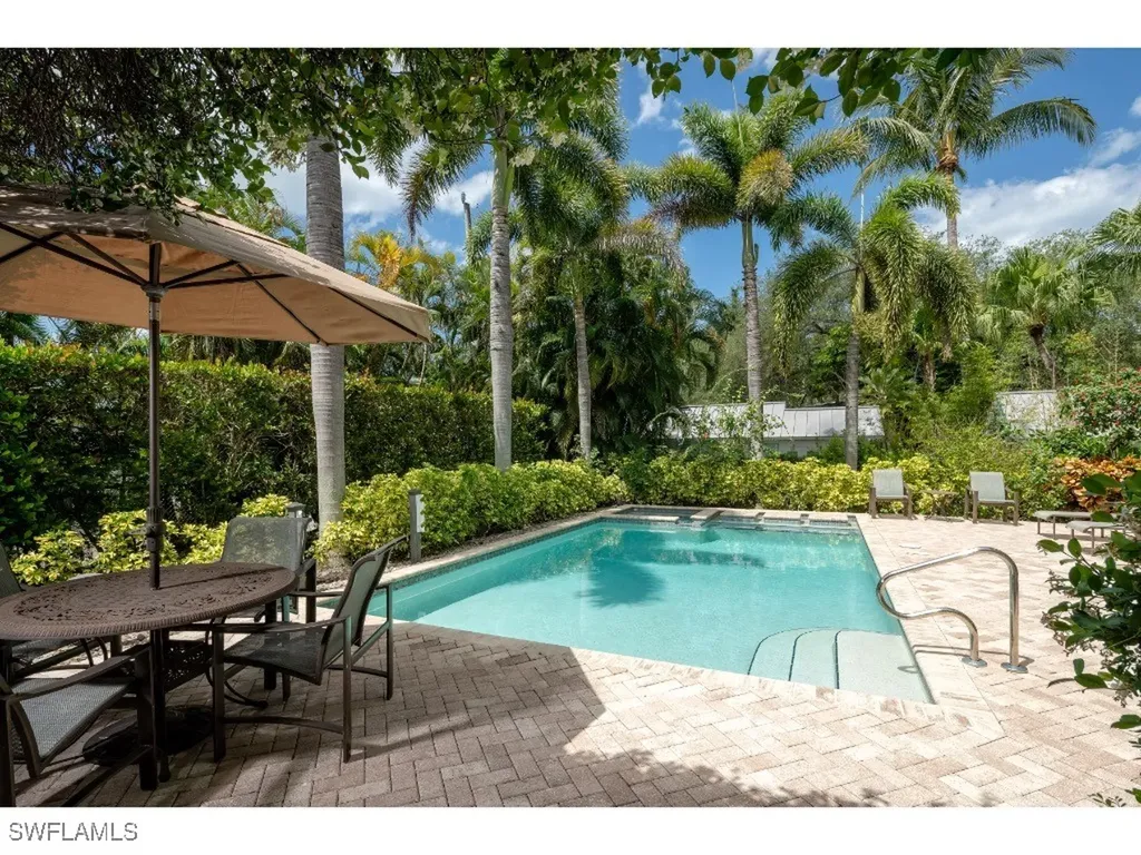 370 11th Avenue S Naples FL 34102