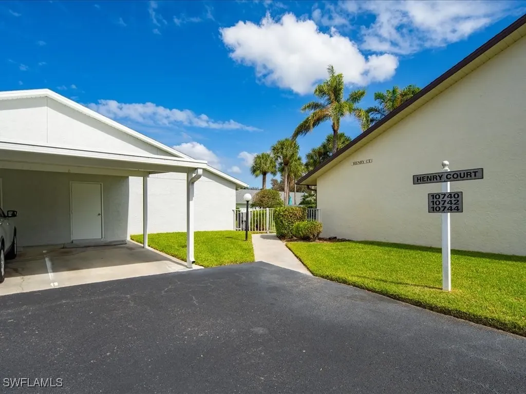 10740 Henry Court Naples FL 34109