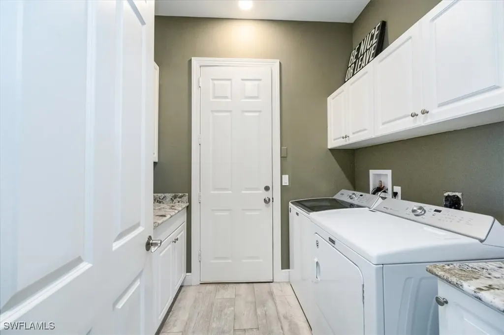 4072 Kensington High Street Naples FL 34105