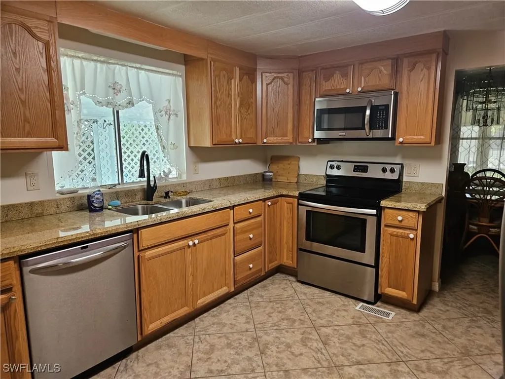 859 Manatee Road Naples FL 34114