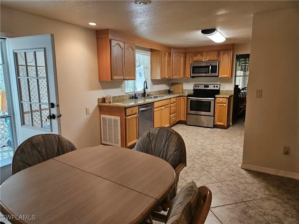 859 Manatee Road Naples FL 34114