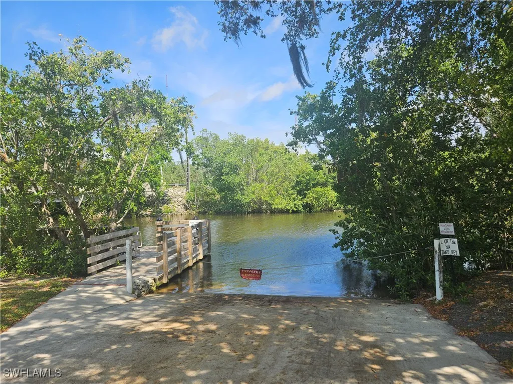 859 Manatee Road Naples FL 34114