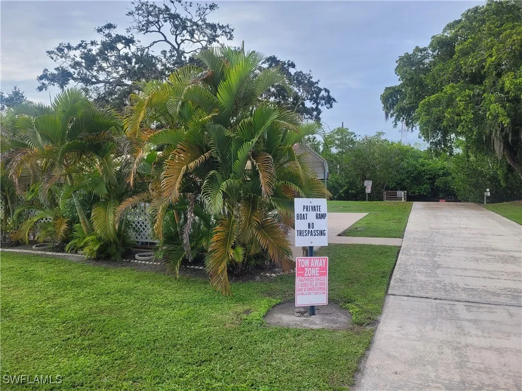 859 Manatee Road Naples FL 34114