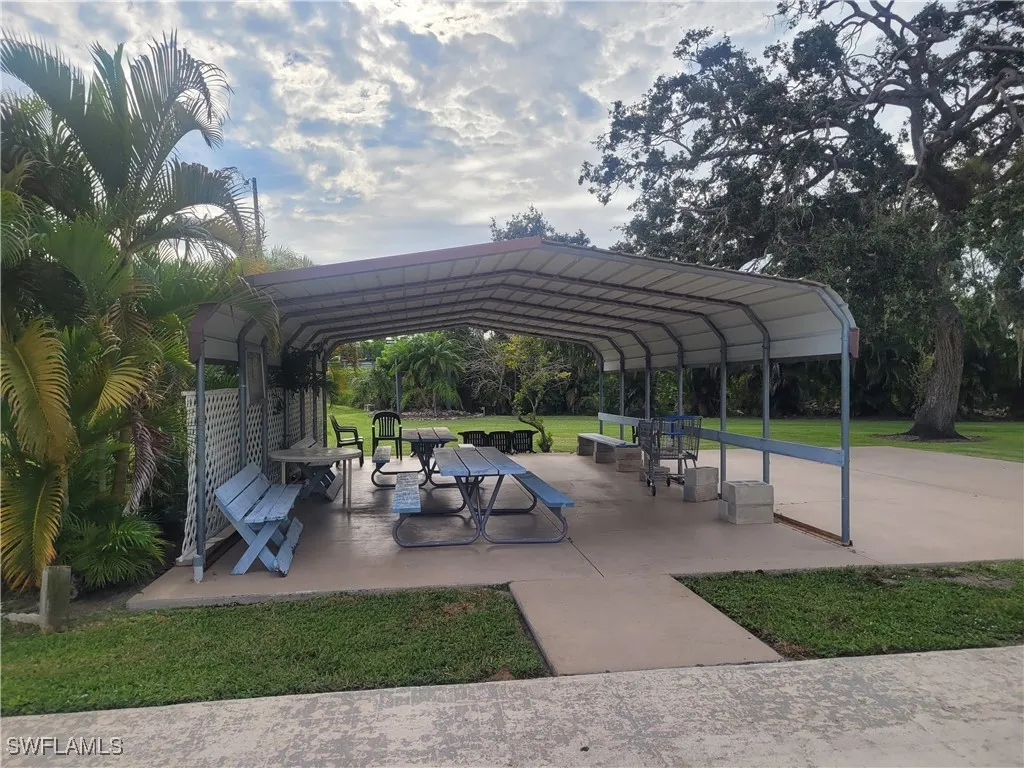 859 Manatee Road Naples FL 34114