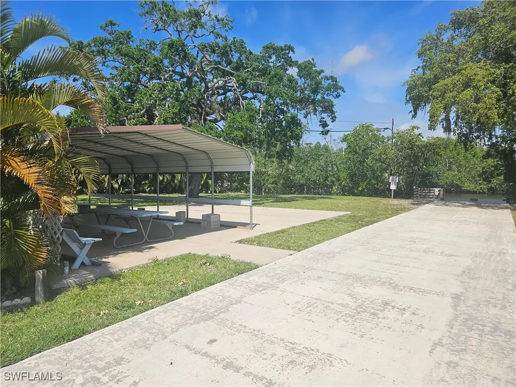 859 Manatee Road Naples FL 34114