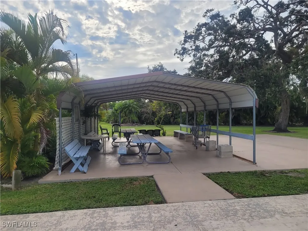 859 Manatee Road Naples FL 34114