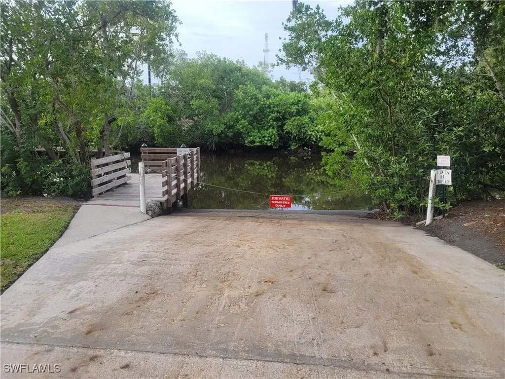 859 Manatee Road Naples FL 34114