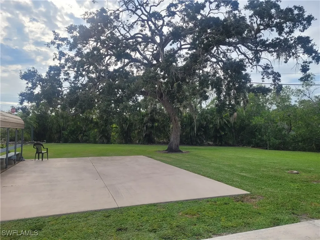 859 Manatee Road Naples FL 34114