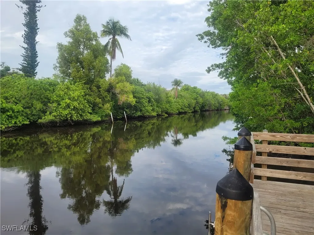 859 Manatee Road Naples FL 34114