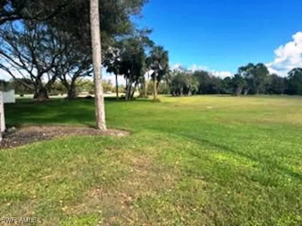 Tamiami Trail E Naples FL 34114