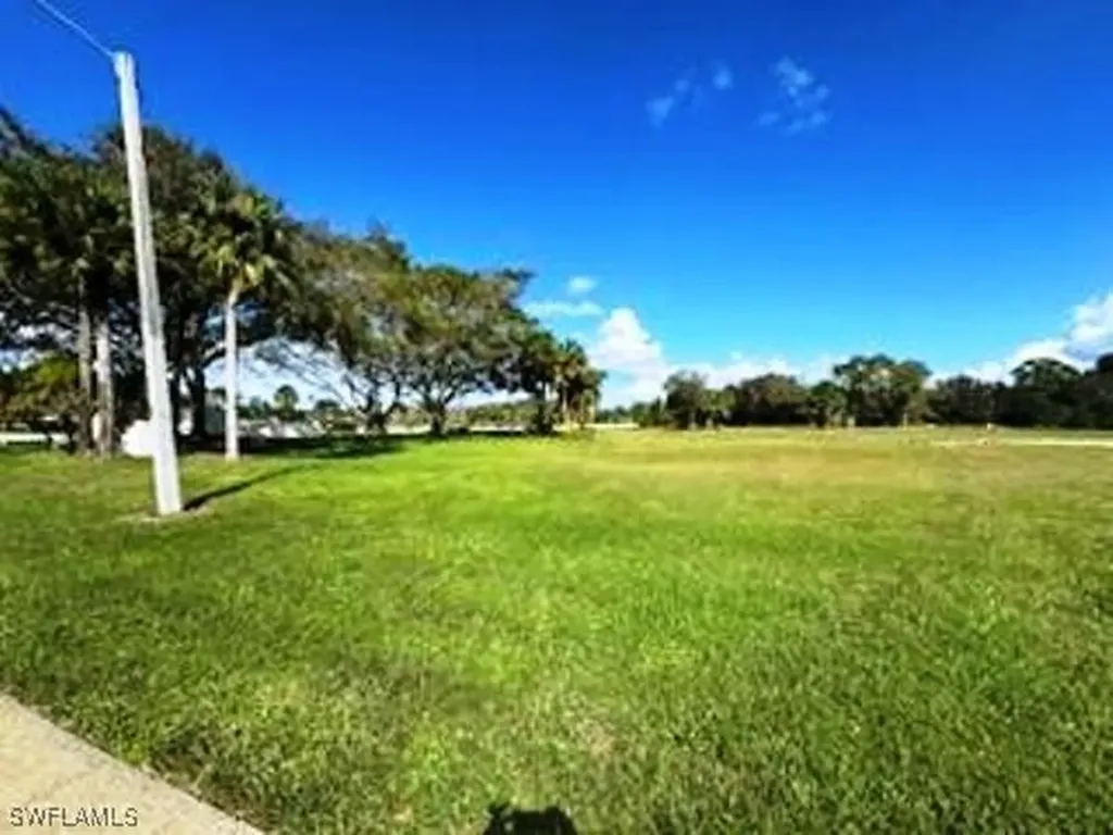 Tamiami Trail E Naples FL 34114