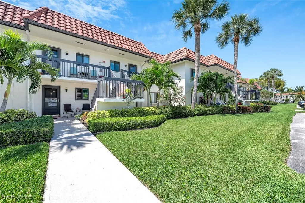Naples FL, 4239 27TH Court SW, Unit 204
