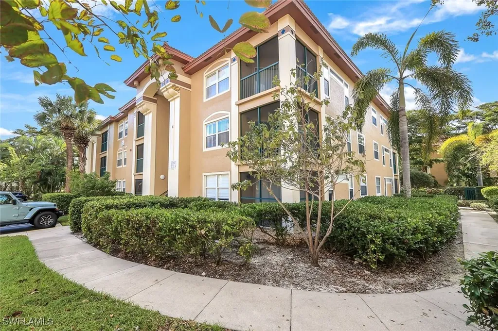 8960 Colonnades Court E Bonita Springs FL 34135