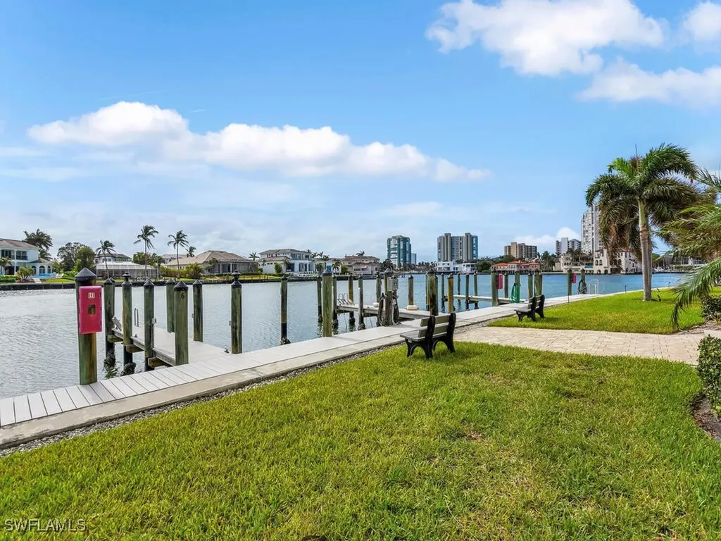 300 Park Shore Drive Naples FL 34103