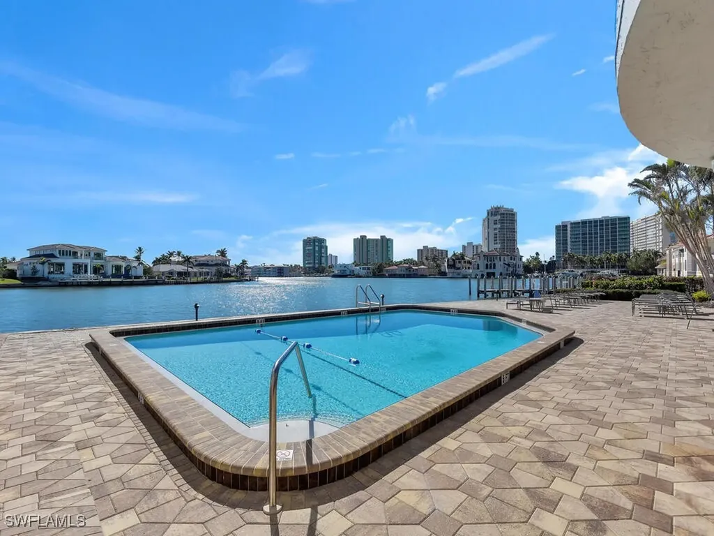 300 Park Shore Drive Naples FL 34103