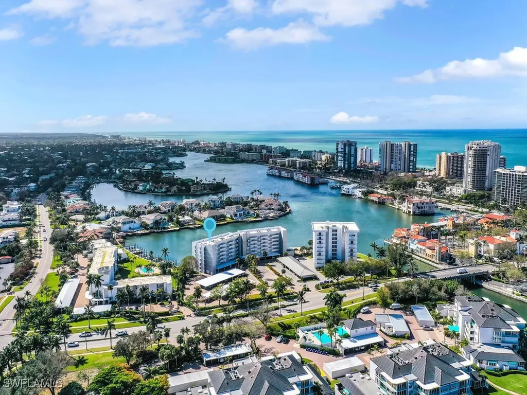 300 Park Shore Drive Naples FL 34103