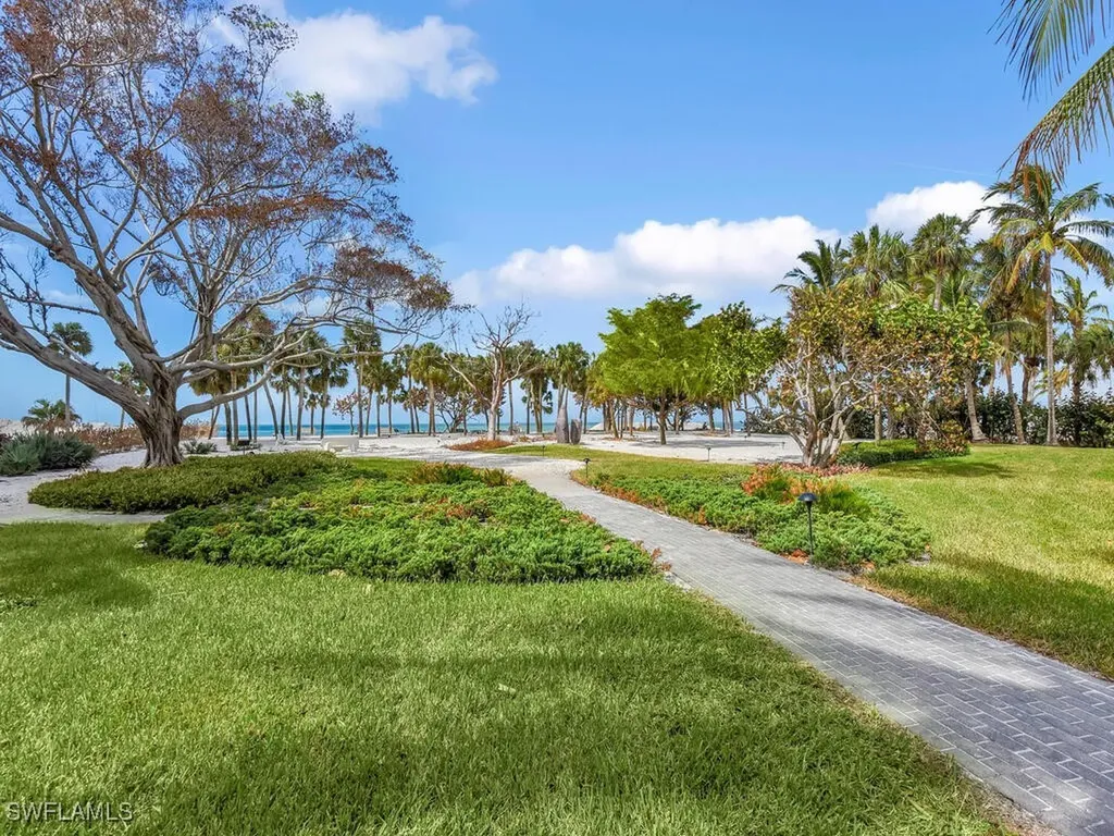 300 Park Shore Drive Naples FL 34103