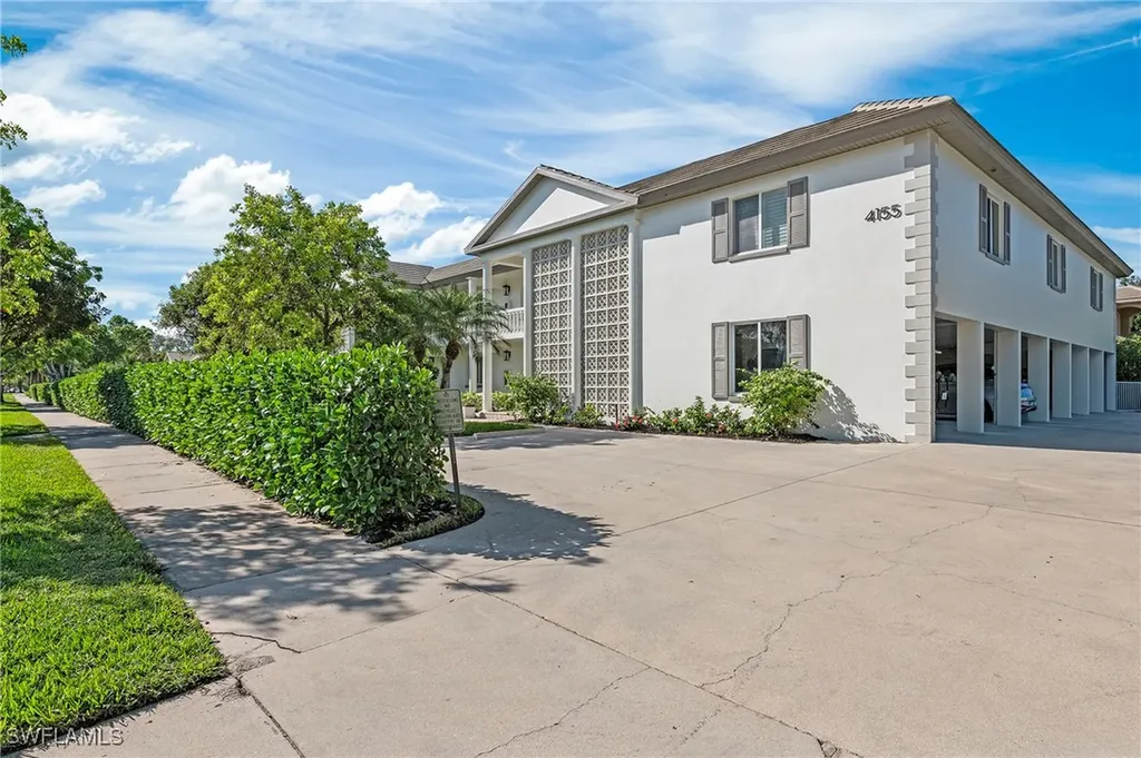 4155 Crayton Road Naples FL 34103