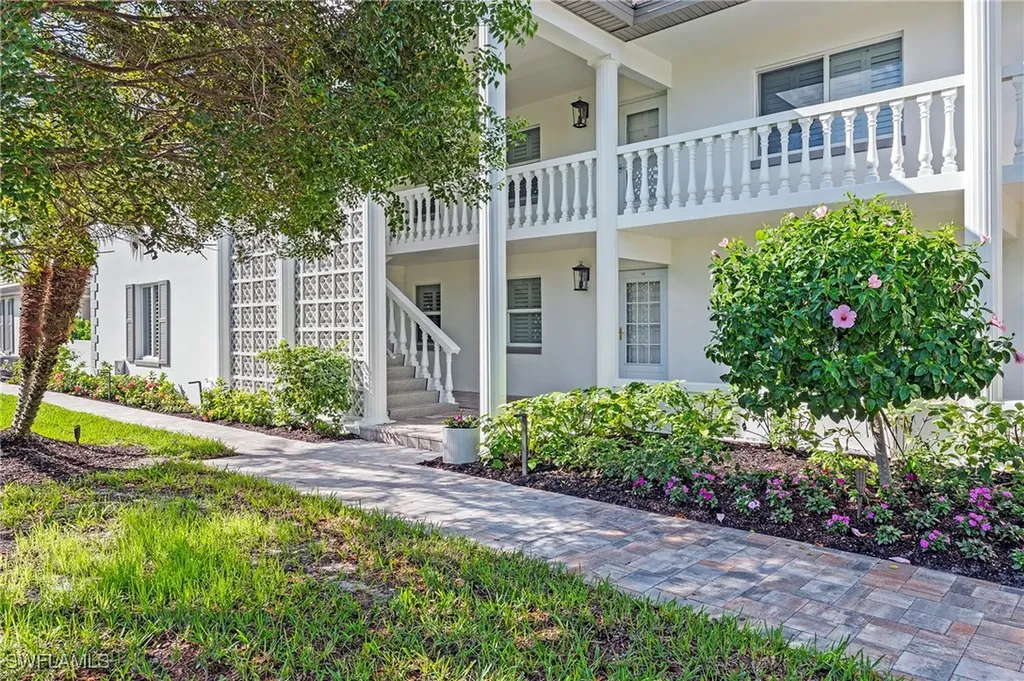4155 Crayton Road Naples FL 34103