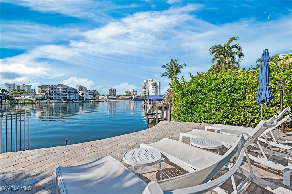 4155 Crayton Road Naples FL 34103