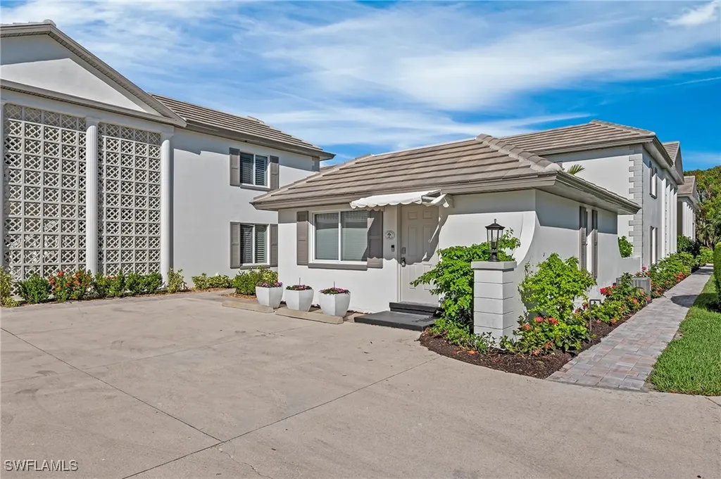 4155 Crayton Road Naples FL 34103
