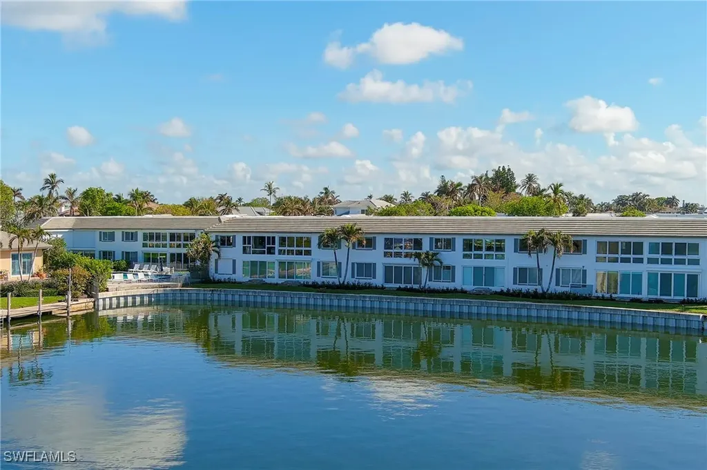 4155 Crayton Road Naples FL 34103