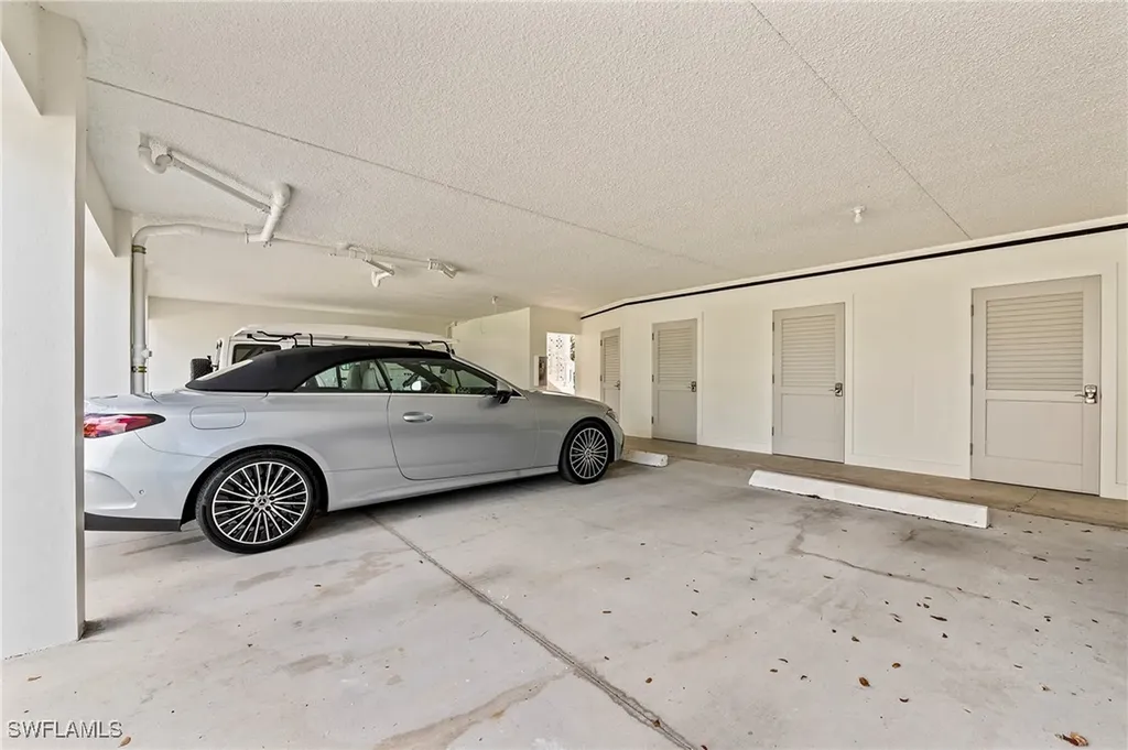 4155 Crayton Road Naples FL 34103