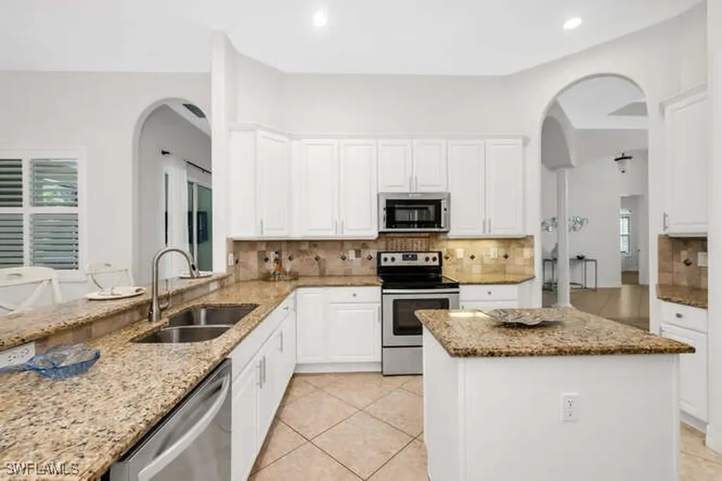400 Cypress Way W Naples FL 34110