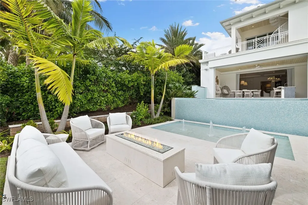 12 Sabre Lane Naples FL 34102