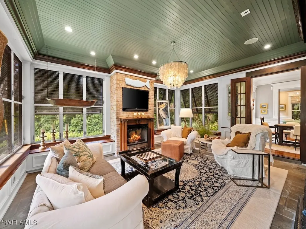 563 3rd Street N Naples FL 34102