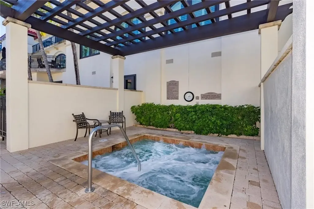 221 9th Street S Naples FL 34102