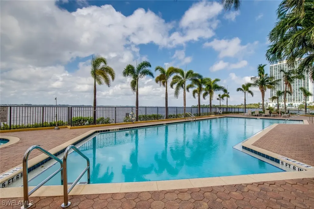 2797 1st Street Fort Myers FL 33916