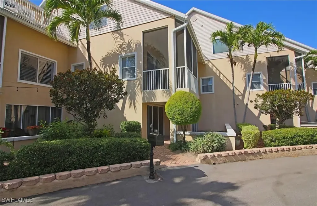 819 James Street Fort Myers FL 33916